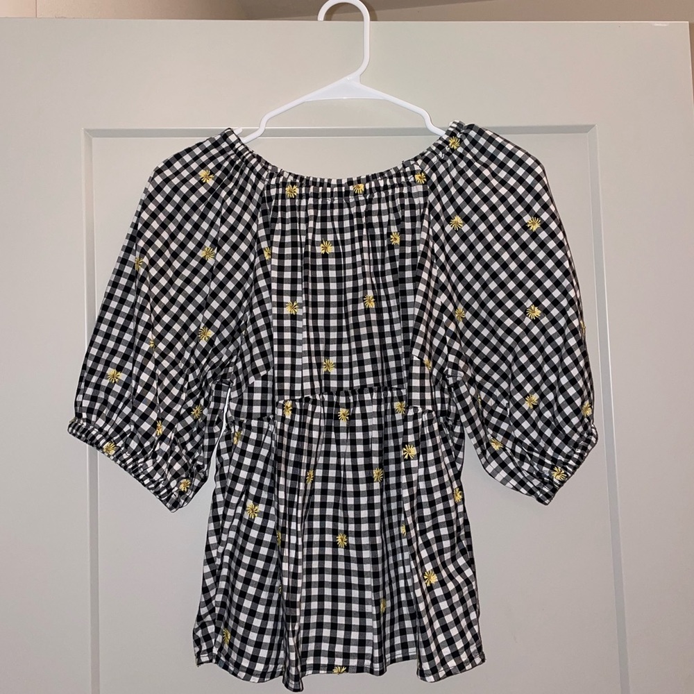 Women’s size small, gingham, floral top with ruffle sleeve